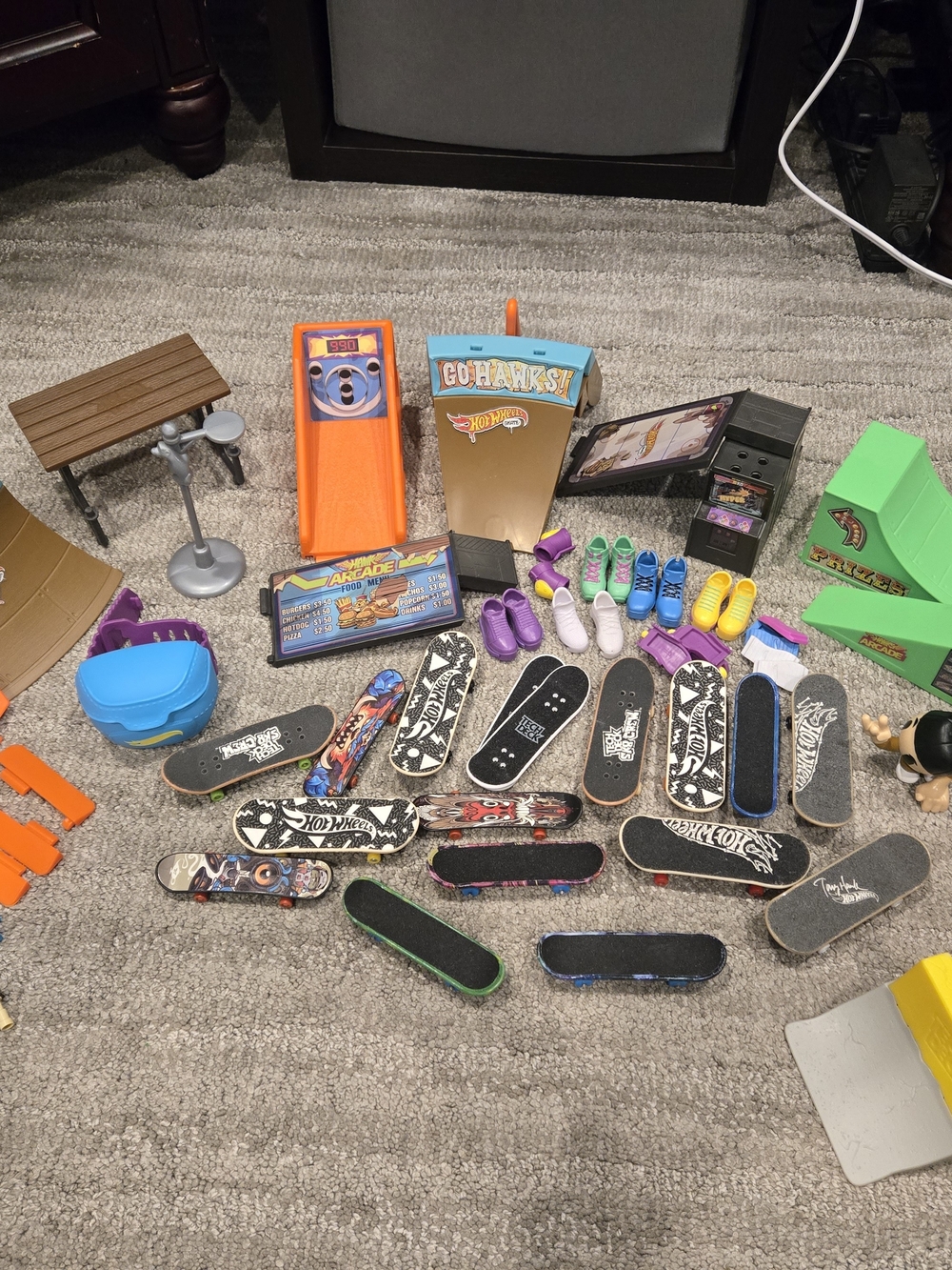Tech Deck&Tony Hawk Skate Park Lot w/ Fingerboards & Accessories Like New